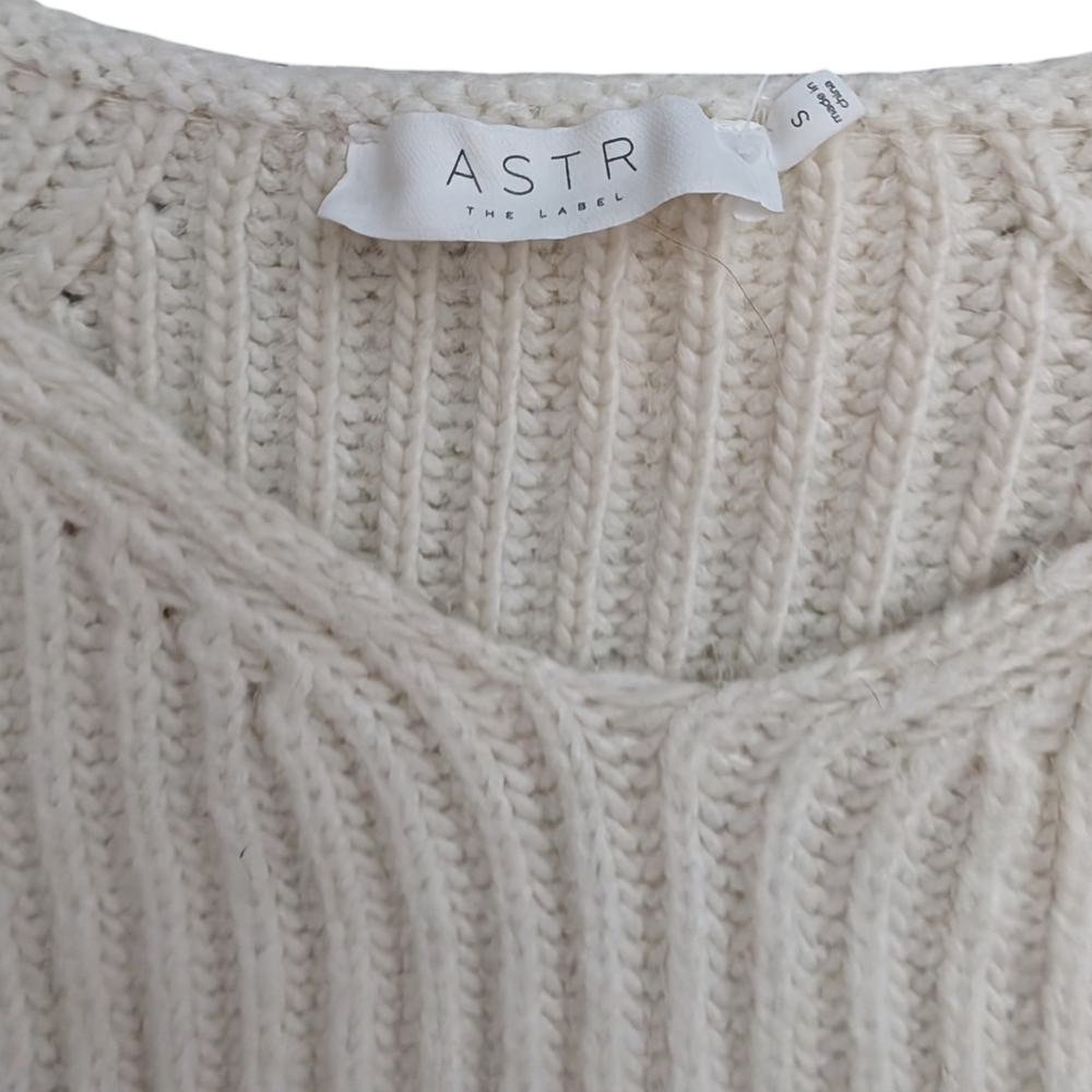 ASTR THE LABEL Mallory Off Shoulder Cream Ribbed Knit Sweater Crop Top  Small - Picture 7 of 11